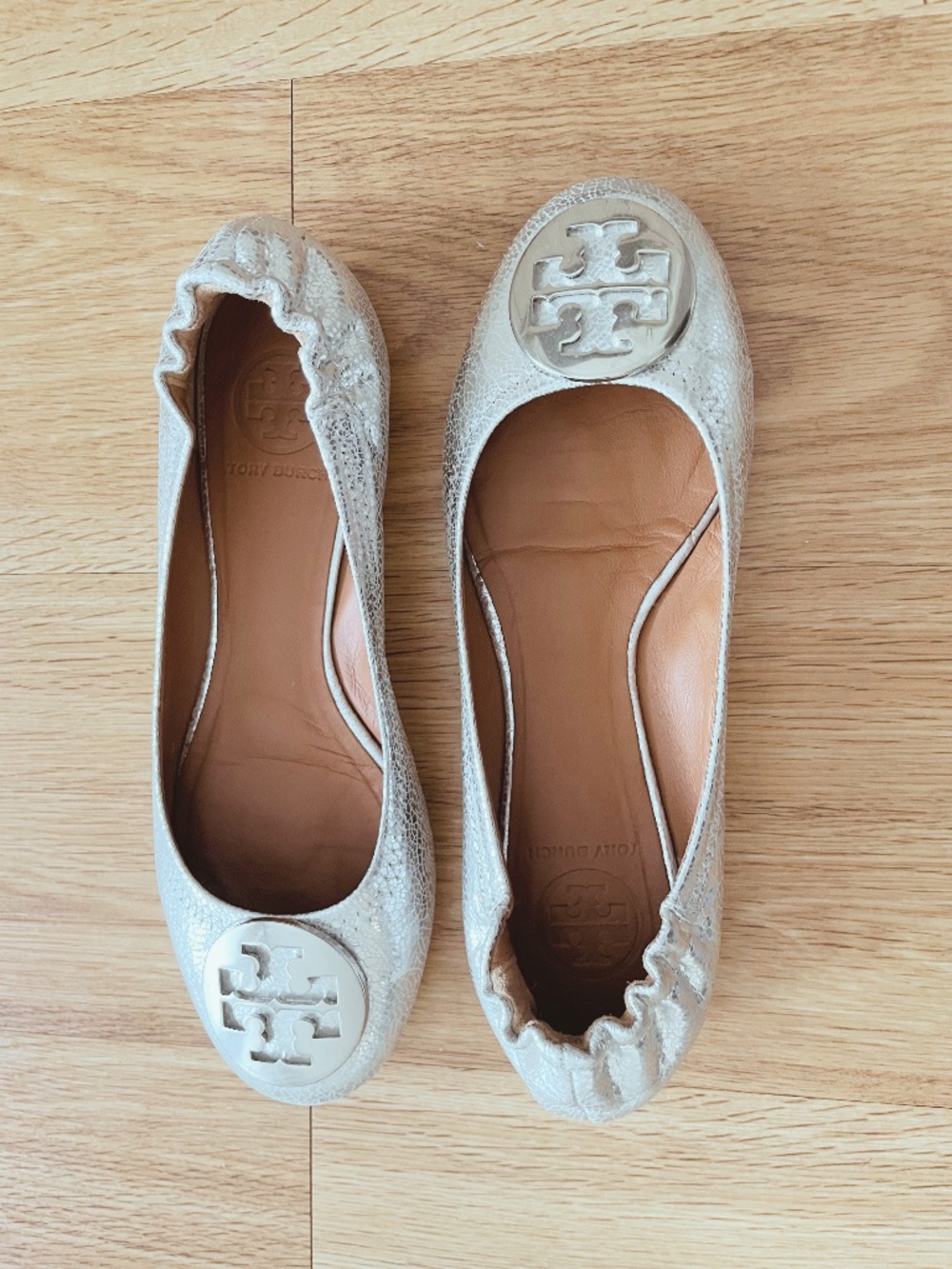 Tory Burch Logo Ballet Flats Metallic/Silver Size 7 - Picture 2 of 8